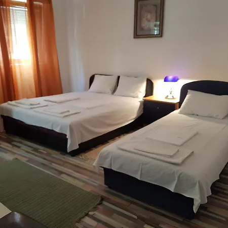 Inn Lira *