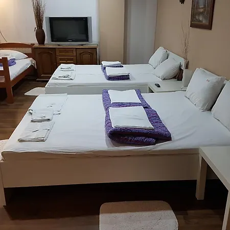 Lira Inn *