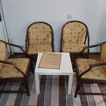 Lira Inn *