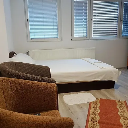 Lira Inn *