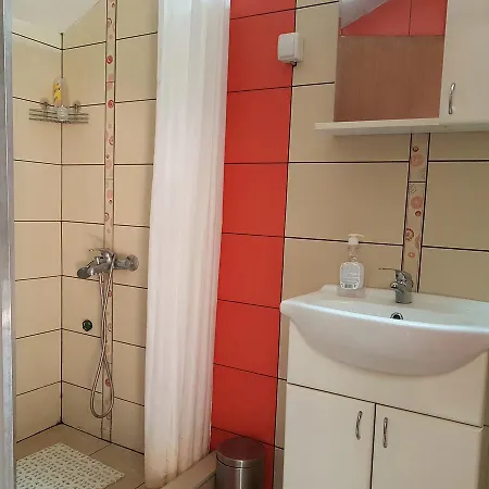 Inn Lira *