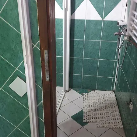 Inn Lira *